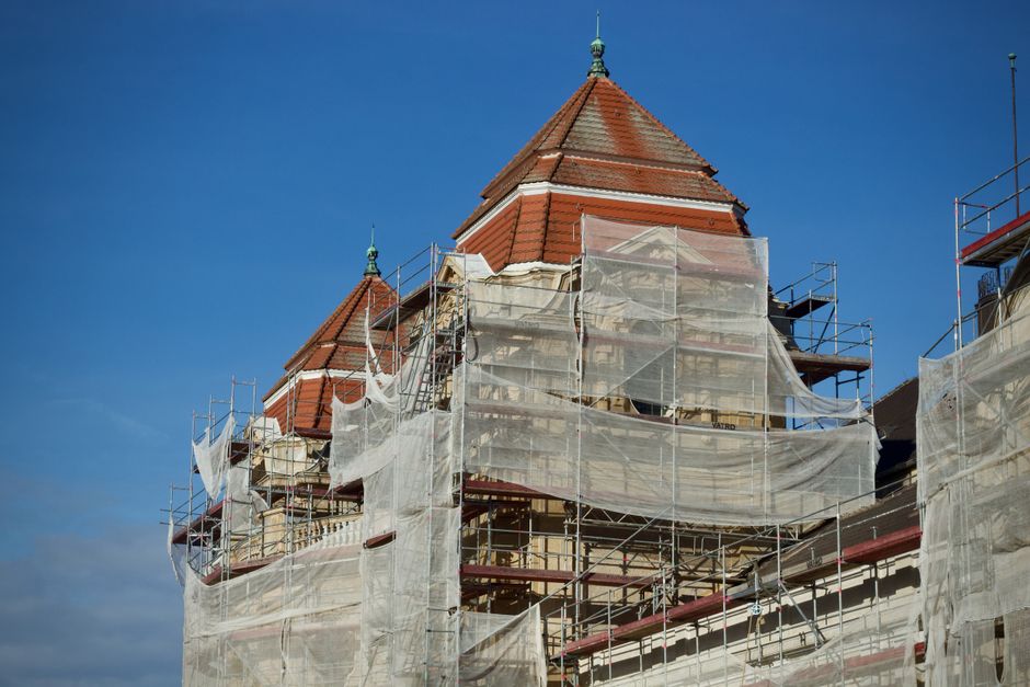 Jakie są zalety renowacji starych budynków?